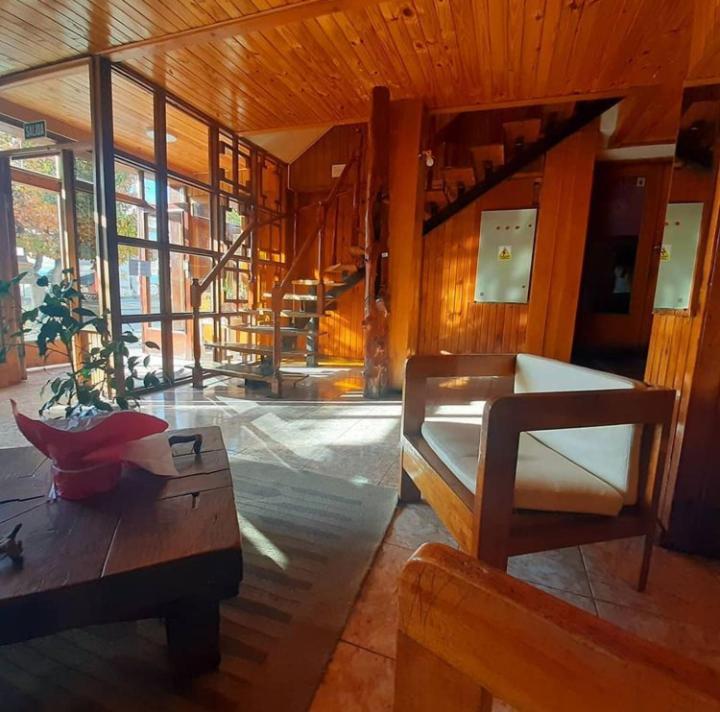 Hotel Alojamiento Curru Leuvu Bariloche Exterior foto